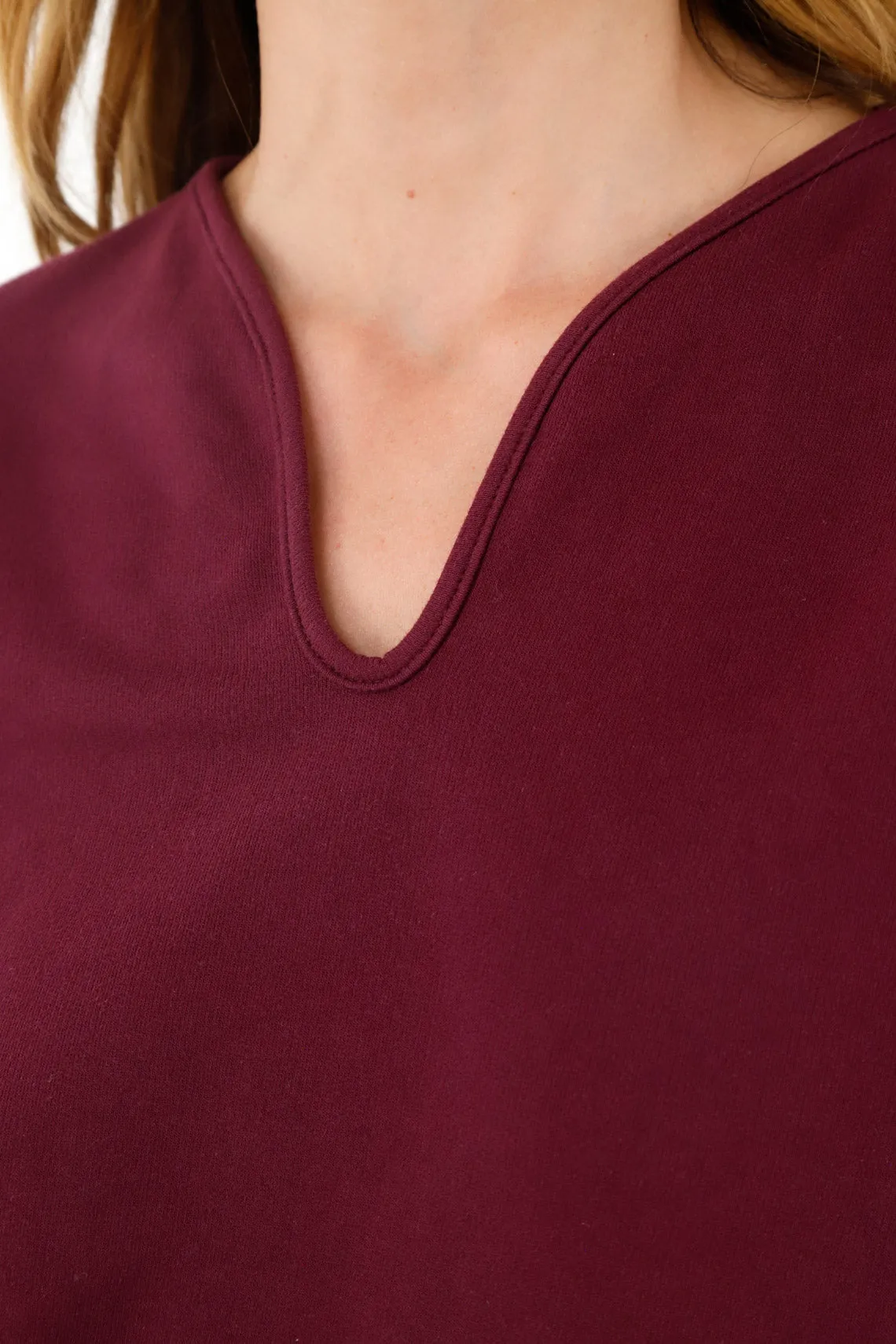 Buzo morado con cuello V para mujer