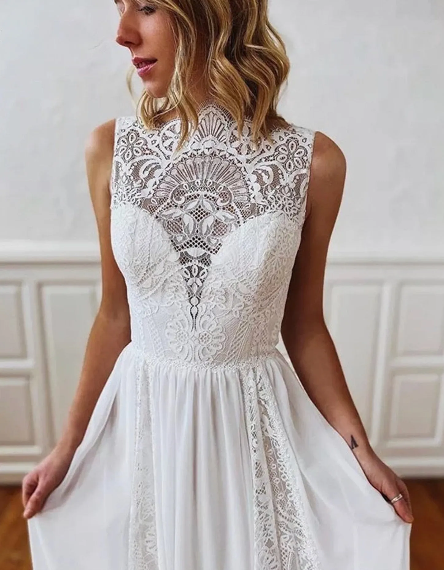 Sleeveless Lace Wedding Dress A-Line Boho Bridal Beach Gown